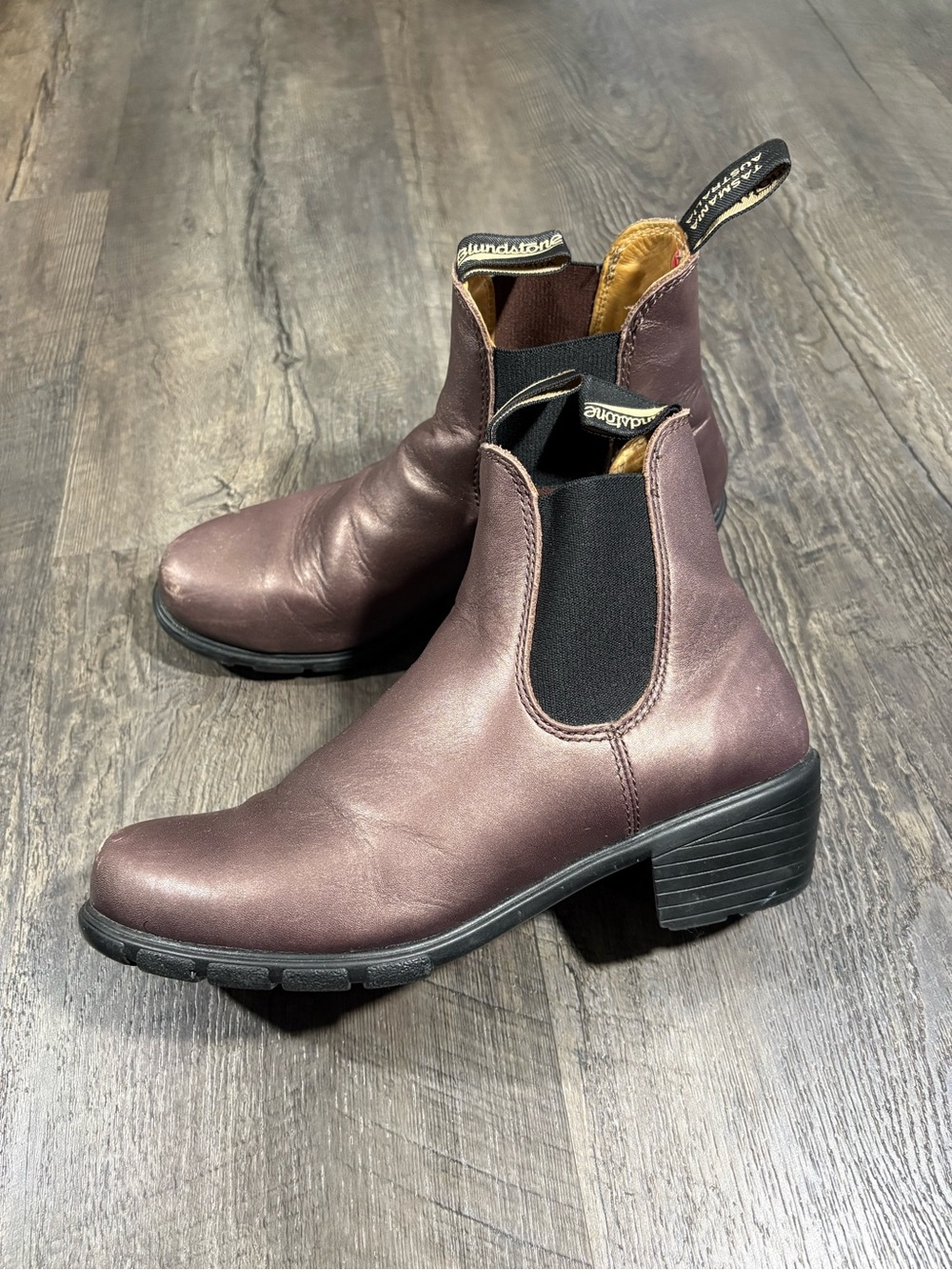 BLUNDSTONE Heeled Chelsea Women’s Boots